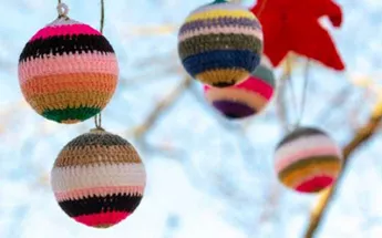 Get hooked by this knitted Christmas bauble Image